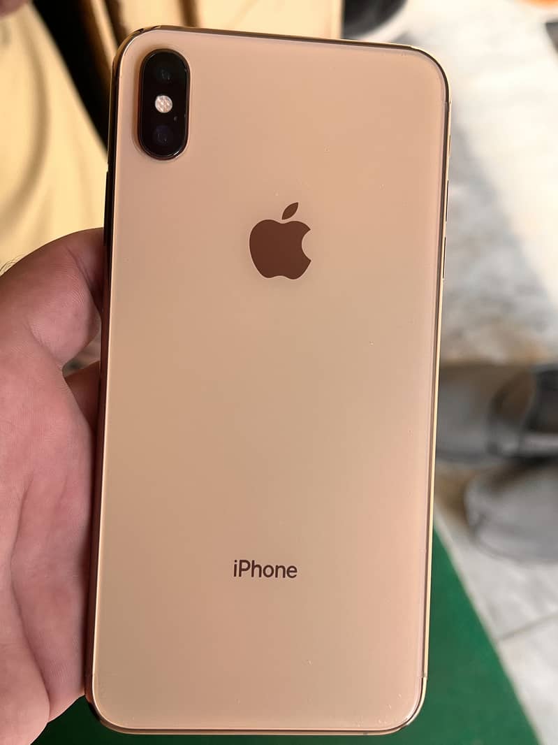 Apple iPhone XS Max 3