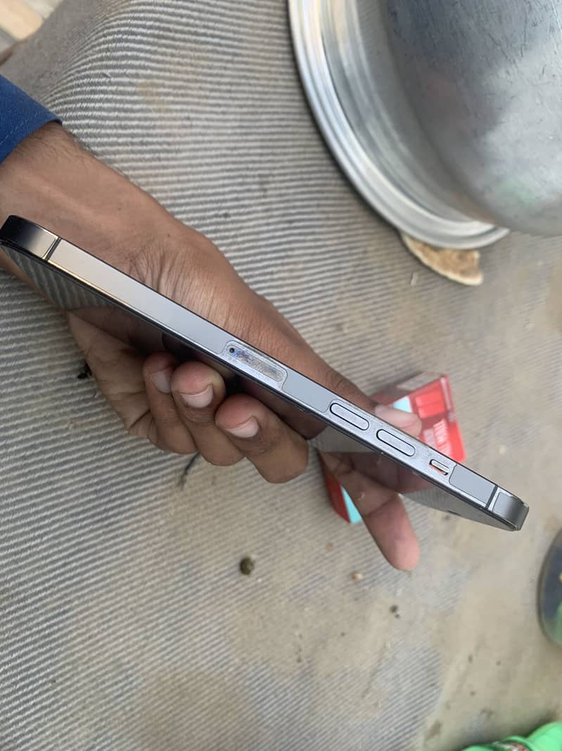 Apple iPhone 12 Pro Max 4
