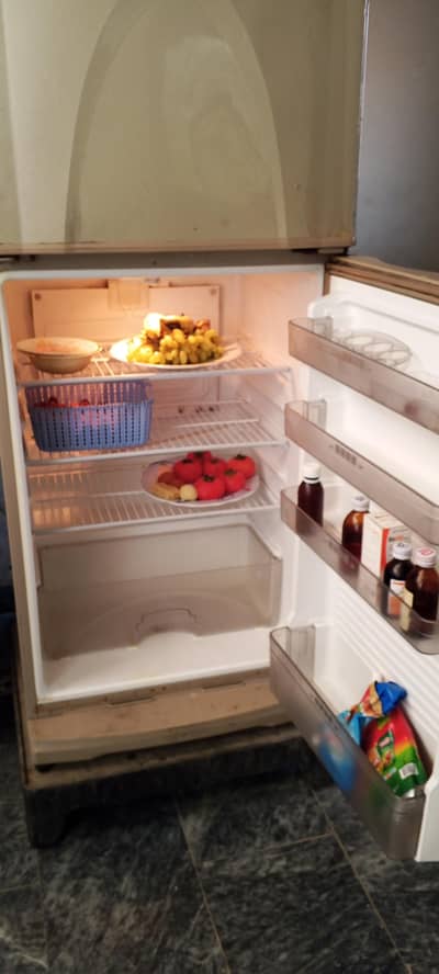 dowlance fridge perfect condition best colling 1hand used