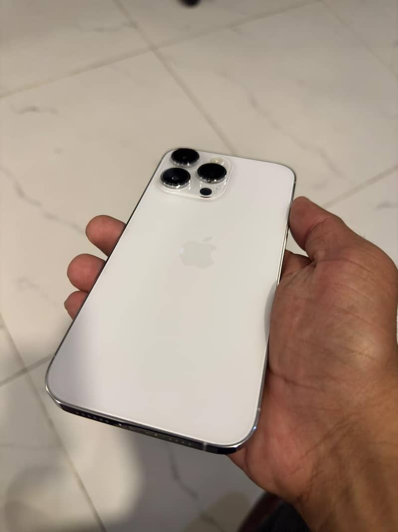 Apple iPhone 14 Pro Max 6