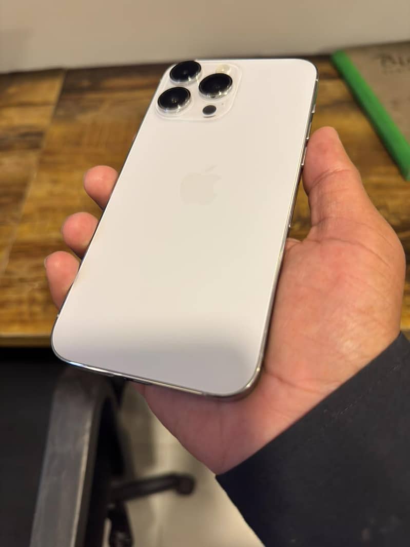 Apple iPhone 14 Pro Max 7