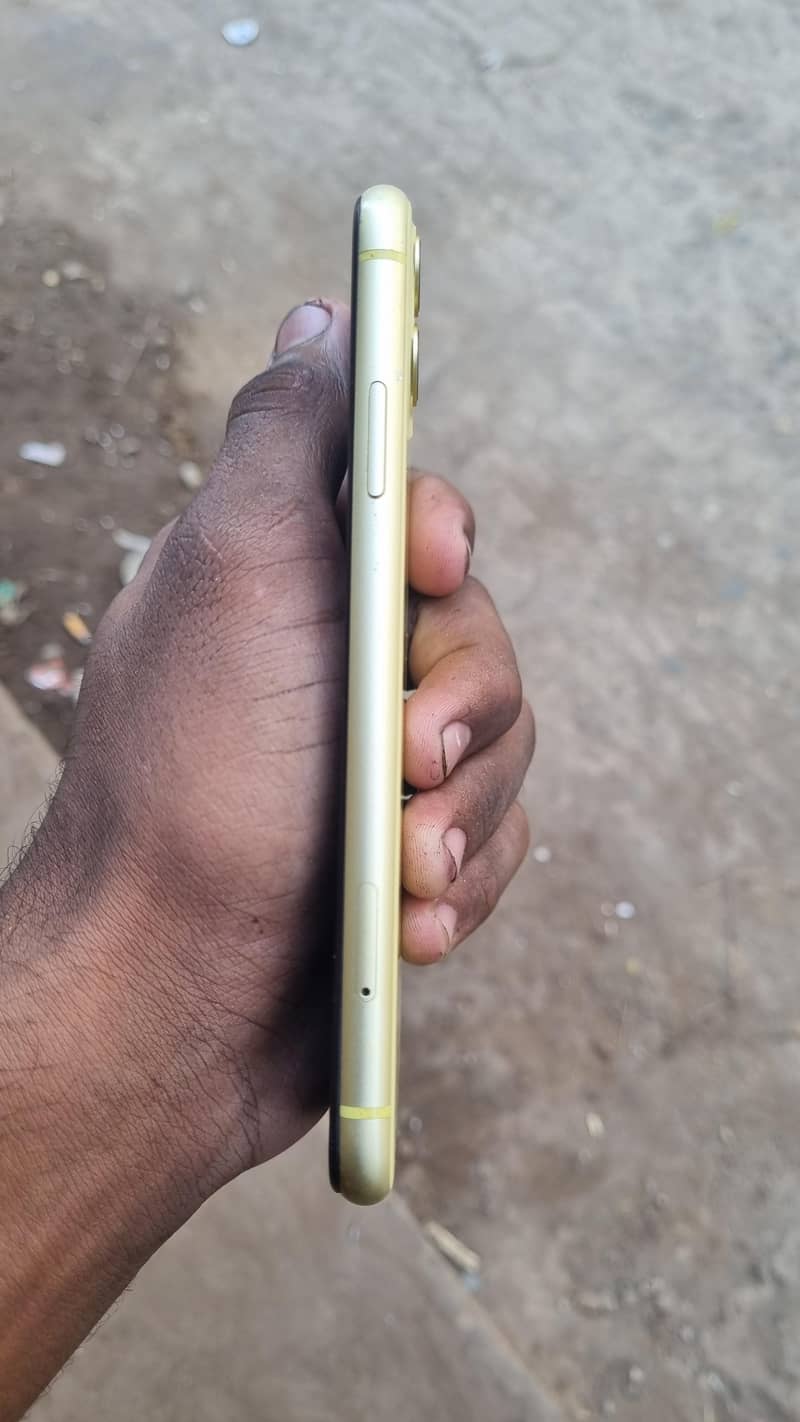 Apple iPhone 11 3