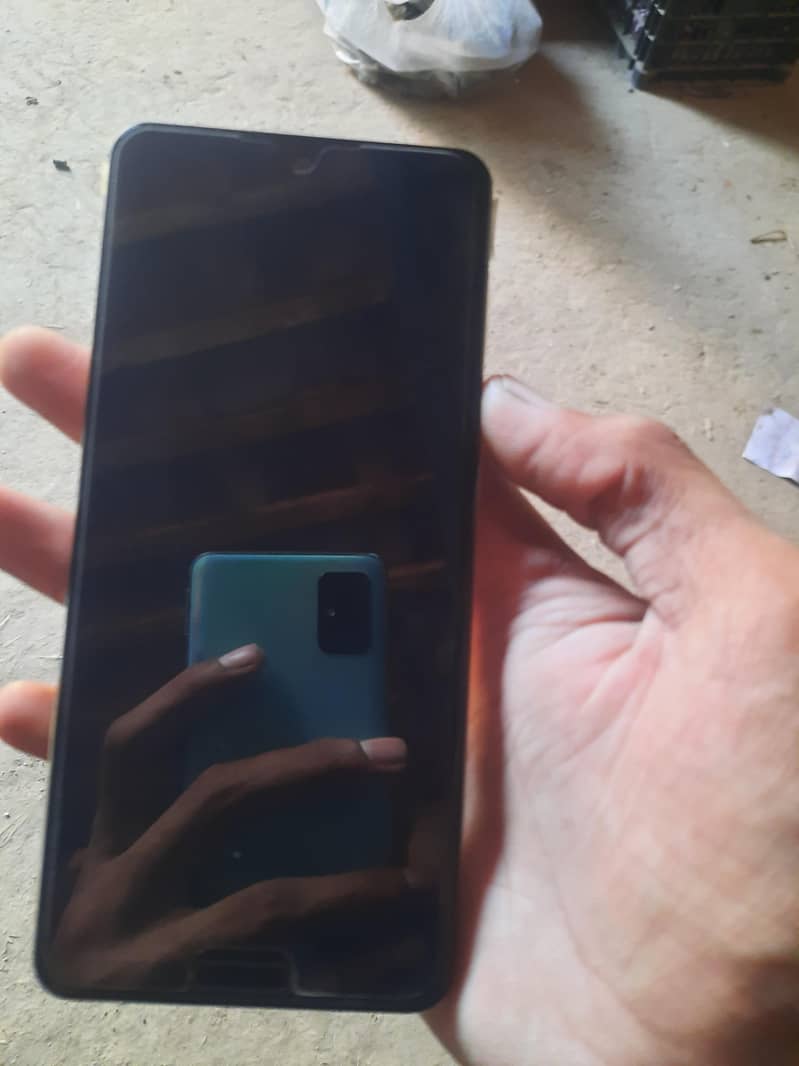 Sharp Aquos R5G 1