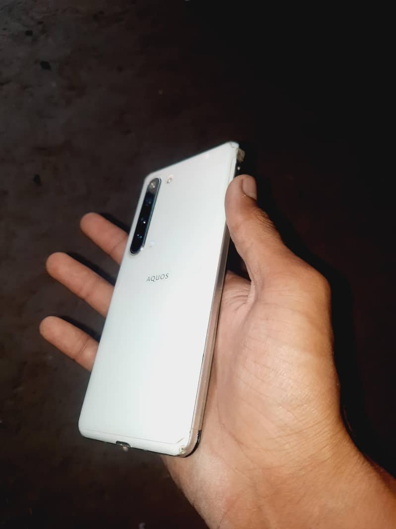 Sharp Aquos R5G 5