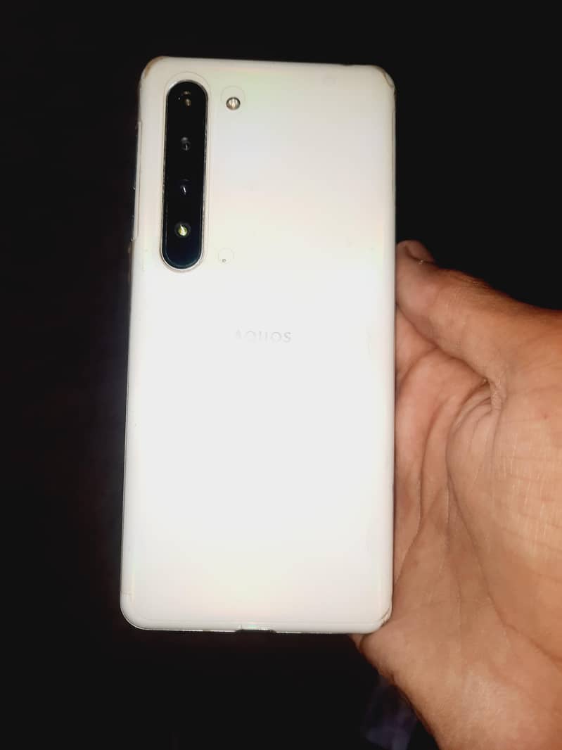 Sharp Aquos R5G 6