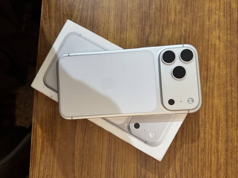 Apple iPhone 17 Pro Max 0