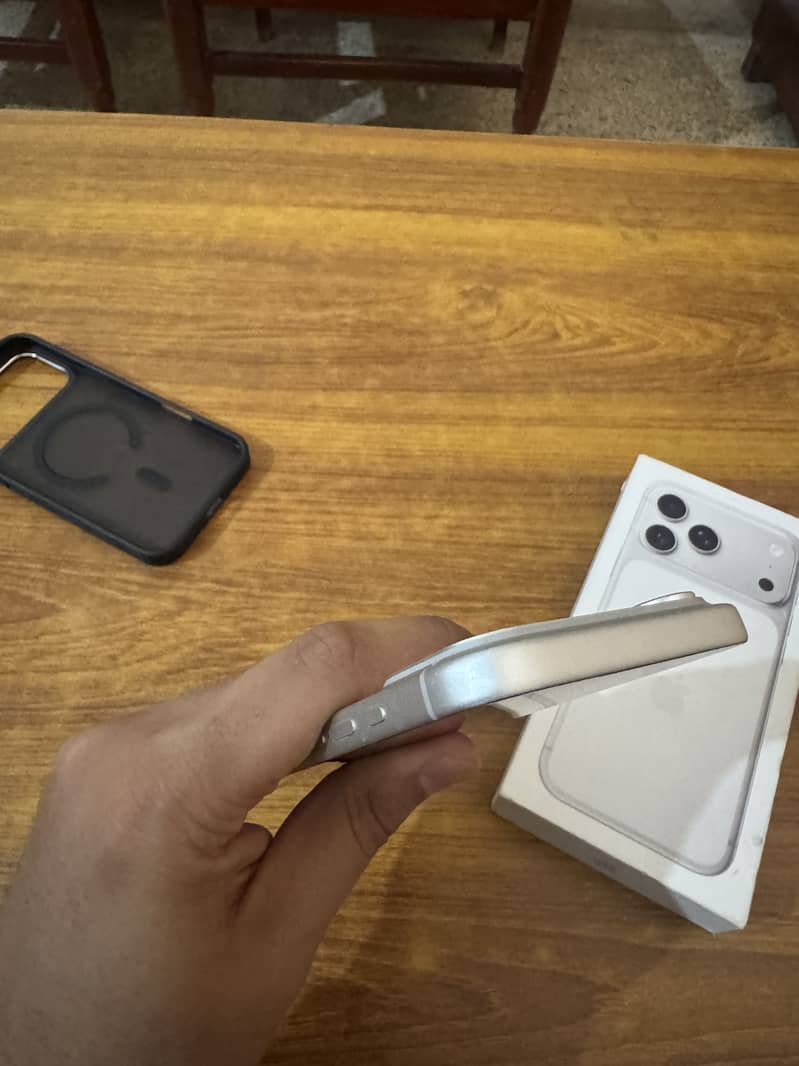 Apple iPhone 17 Pro Max 1
