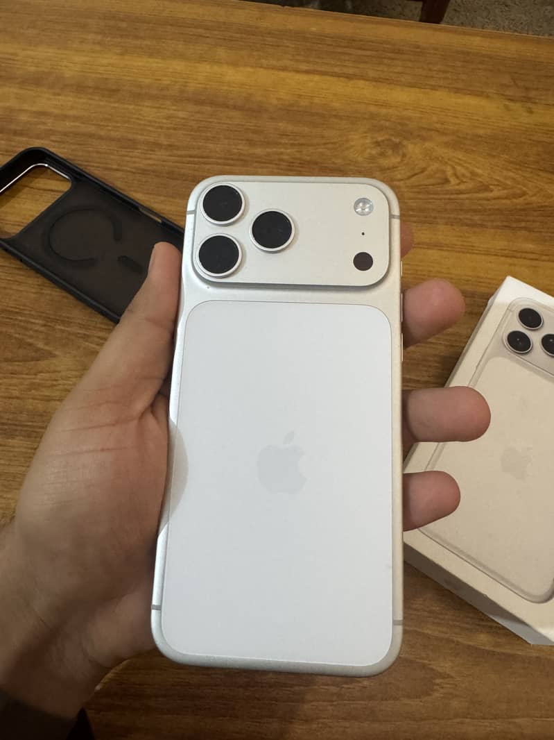 Apple iPhone 17 Pro Max 6