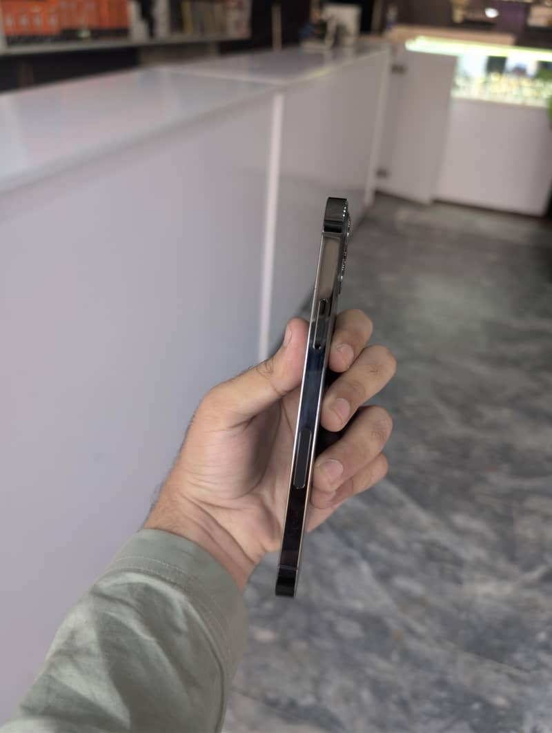 Apple iPhone 12 Pro 2