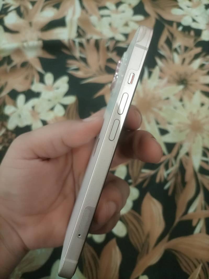 Apple iPhone 13 3