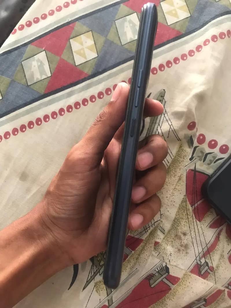 Tecno Spark 8C 4