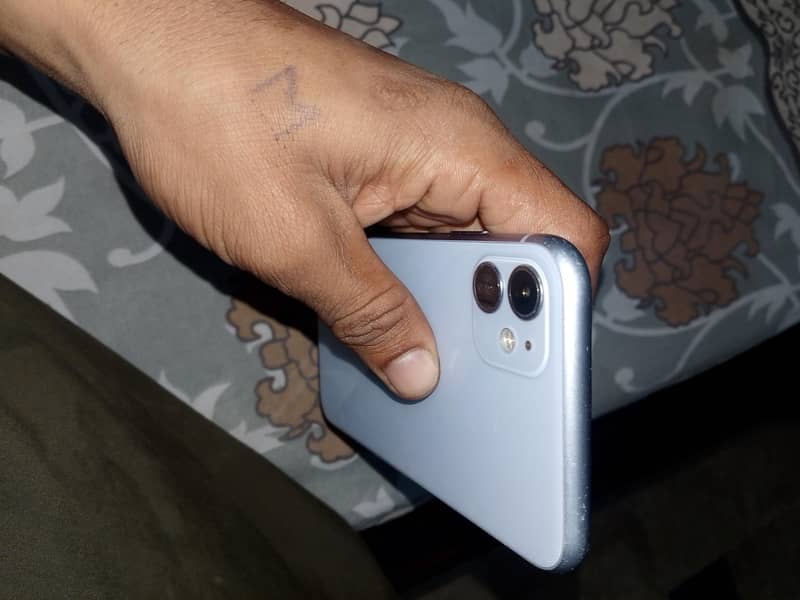Apple iPhone 11 3