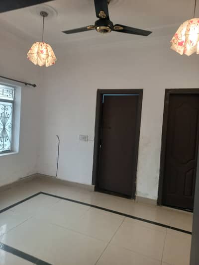 G10GROUND PORTION FOR RENT PRIME LOCTION REQIRD SMALL FAMLIY