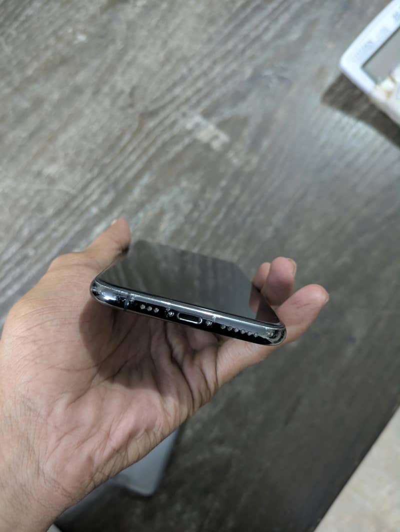 Apple iPhone 11 Pro 9
