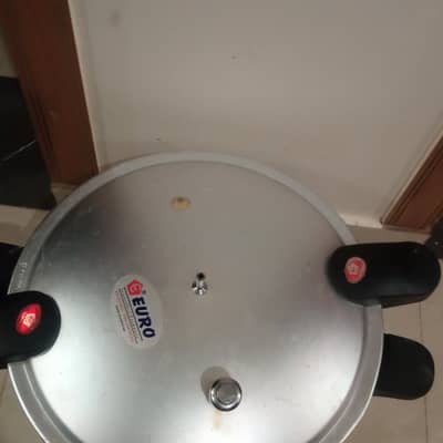 Euro pressure cooker
