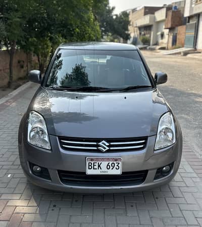 Suzuki Swift DLX 2015. Totel Genuine.