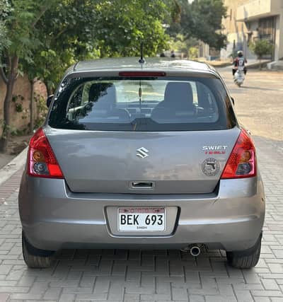 Suzuki Swift DLX 2015. Totel Genuine.