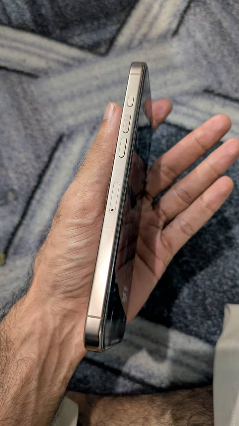 Apple iPhone 16 Pro Max 3