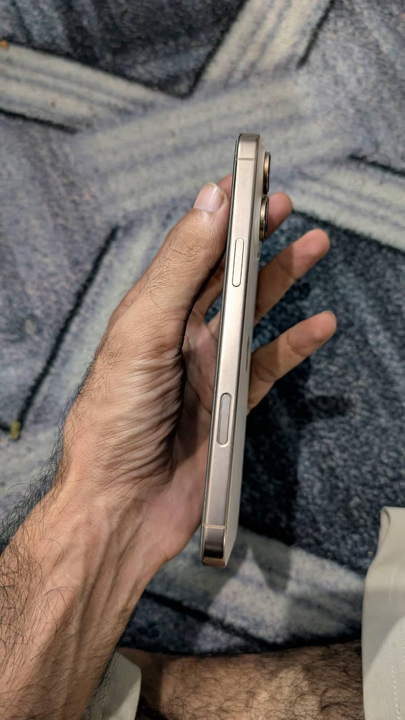 Apple iPhone 16 Pro Max 5