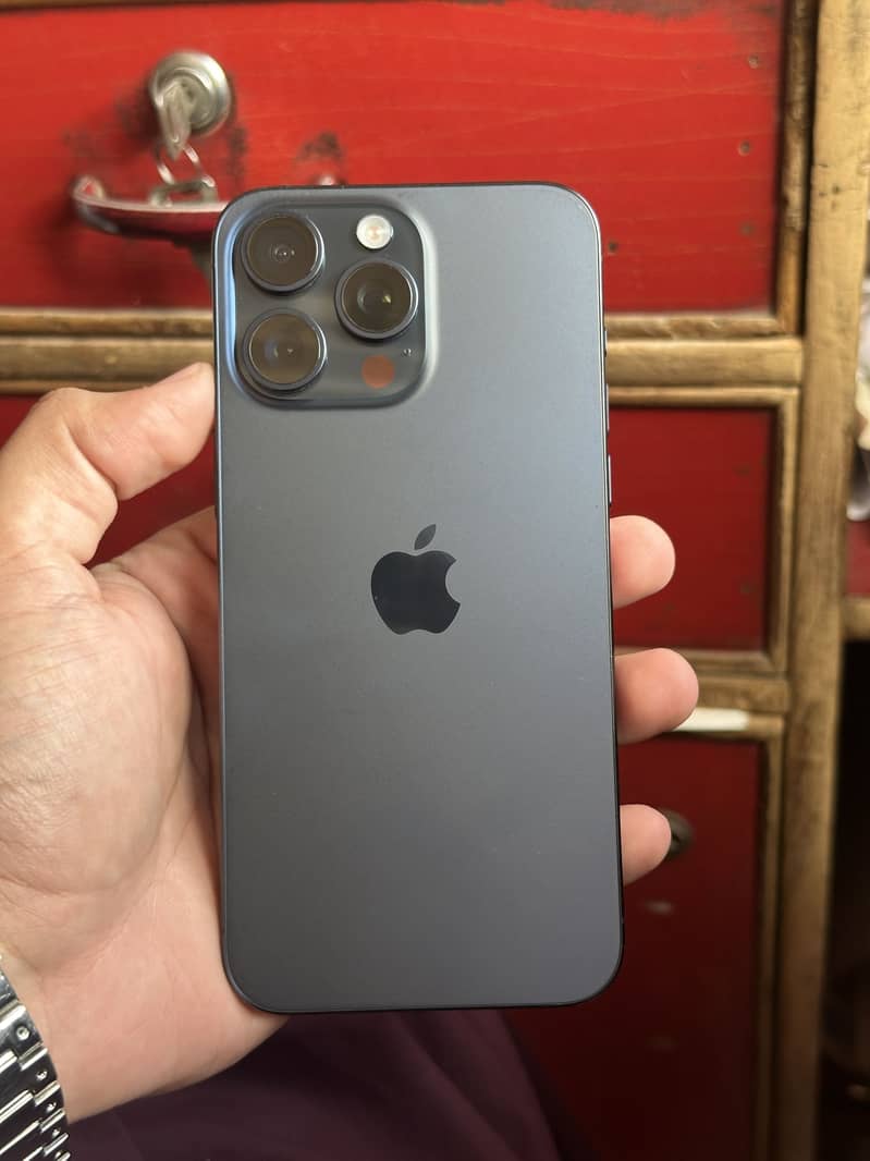 Apple iPhone 15 Pro Max 0
