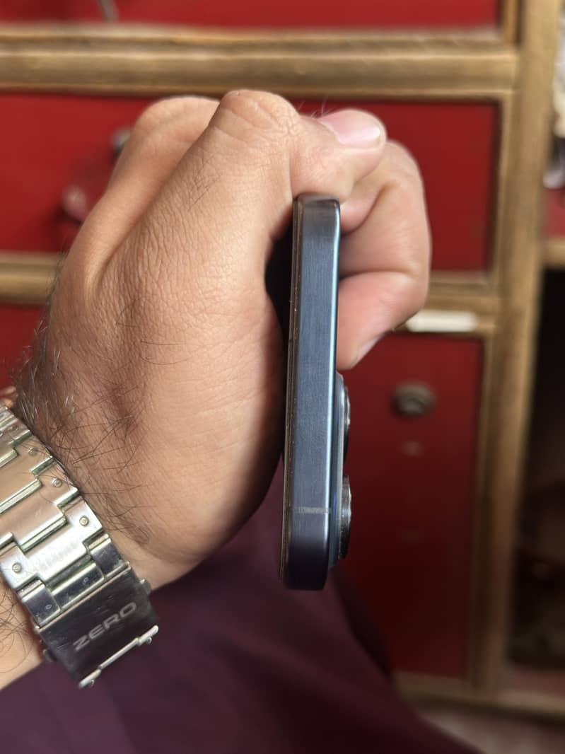 Apple iPhone 15 Pro Max 2