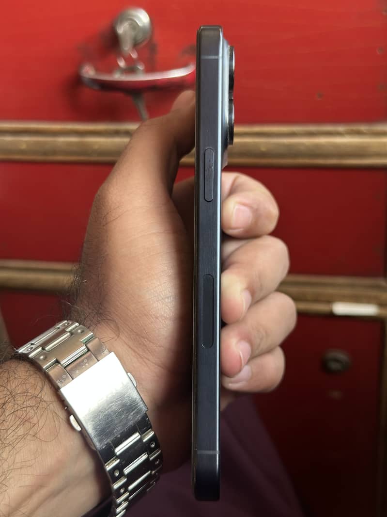 Apple iPhone 15 Pro Max 3