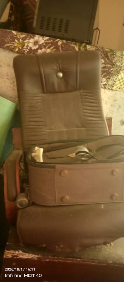used structure 5 seater sofa,office chair and table trolly need repair