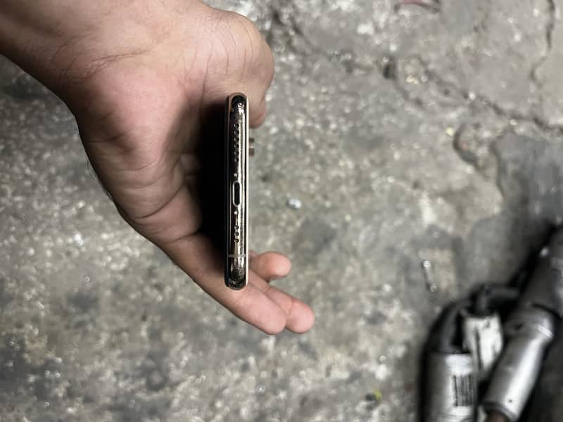 Apple iPhone XS 0