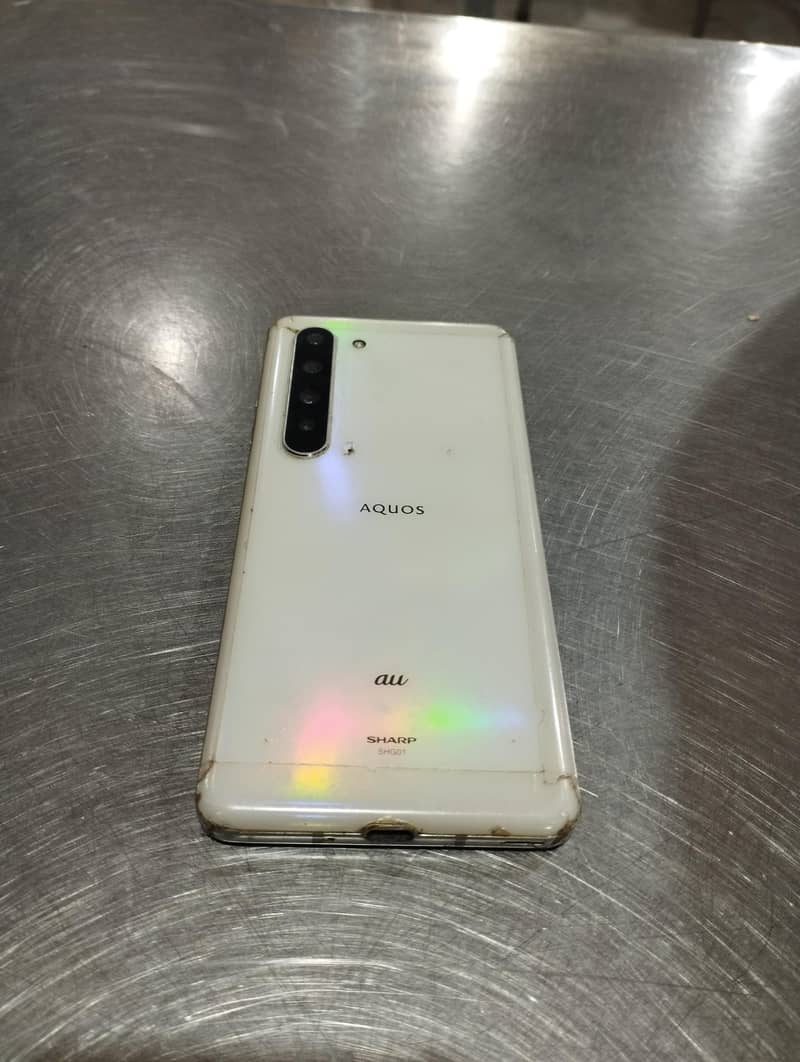 Sharp Aquos R5G 1