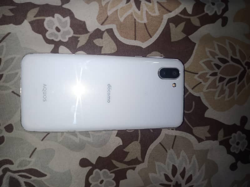 Sharp Aquos R2 0