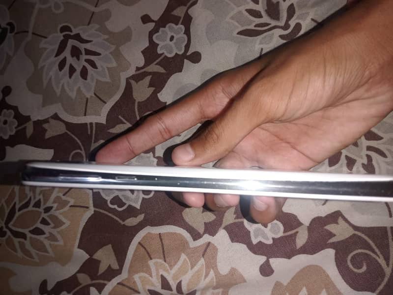 Sharp Aquos R2 2