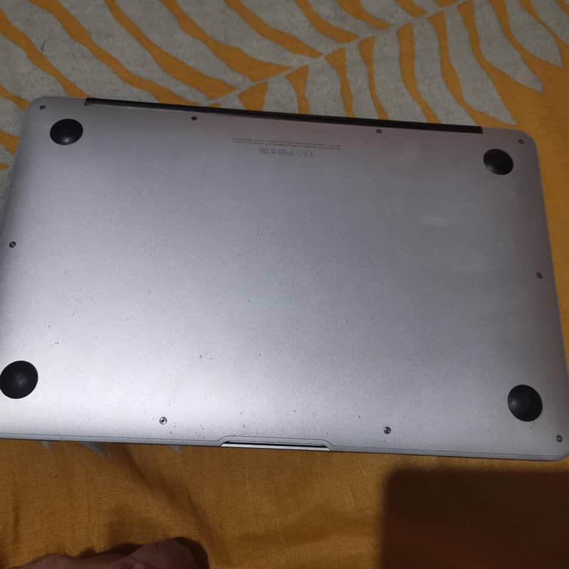 MacBook 1