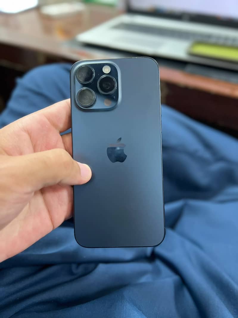 Apple iPhone 15 Pro Max 3
