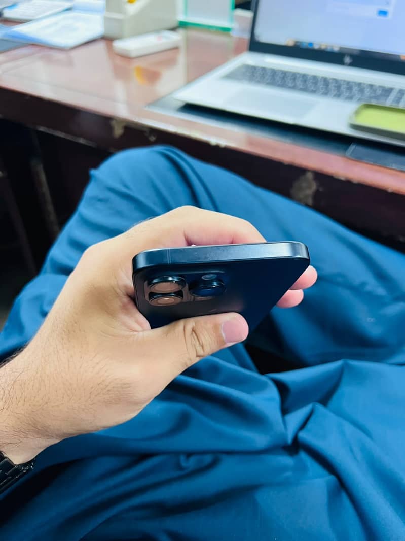Apple iPhone 15 Pro Max 8