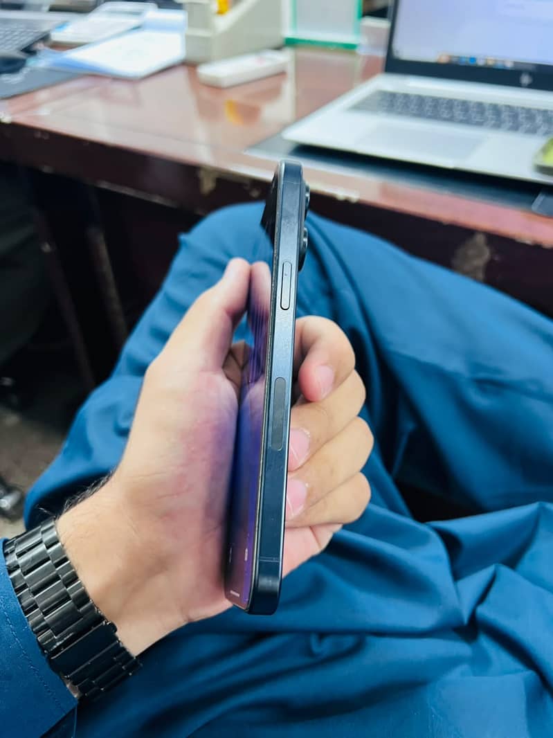 Apple iPhone 15 Pro Max 10