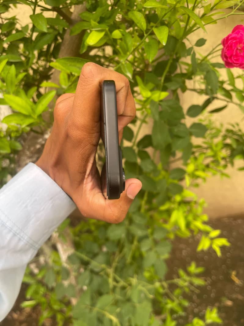 Apple iPhone 15 plus 4