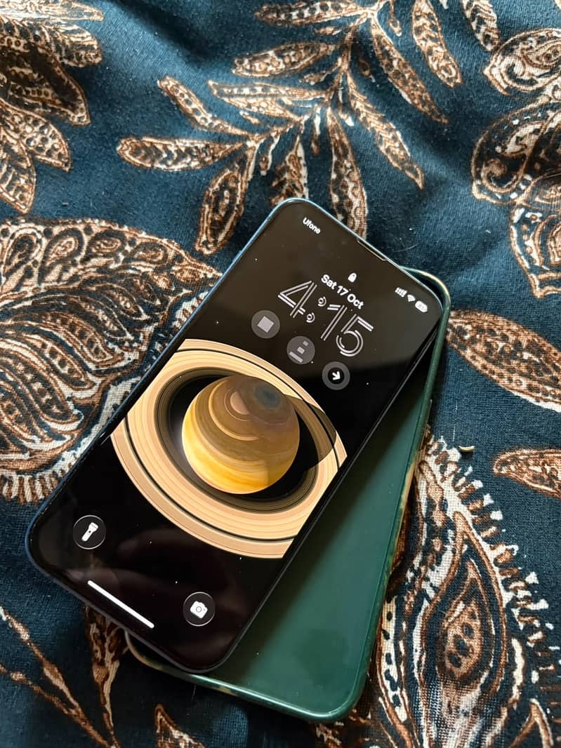 Apple iPhone 13 0