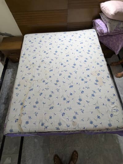 Queen Size Foam Mattress (approx. 5x6ft, 5" thickness)