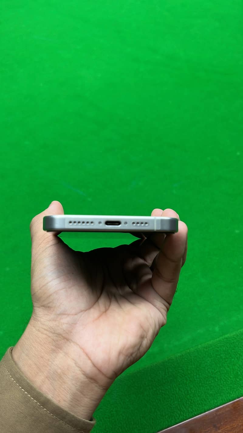 Apple iPhone 15 Pro Max 0
