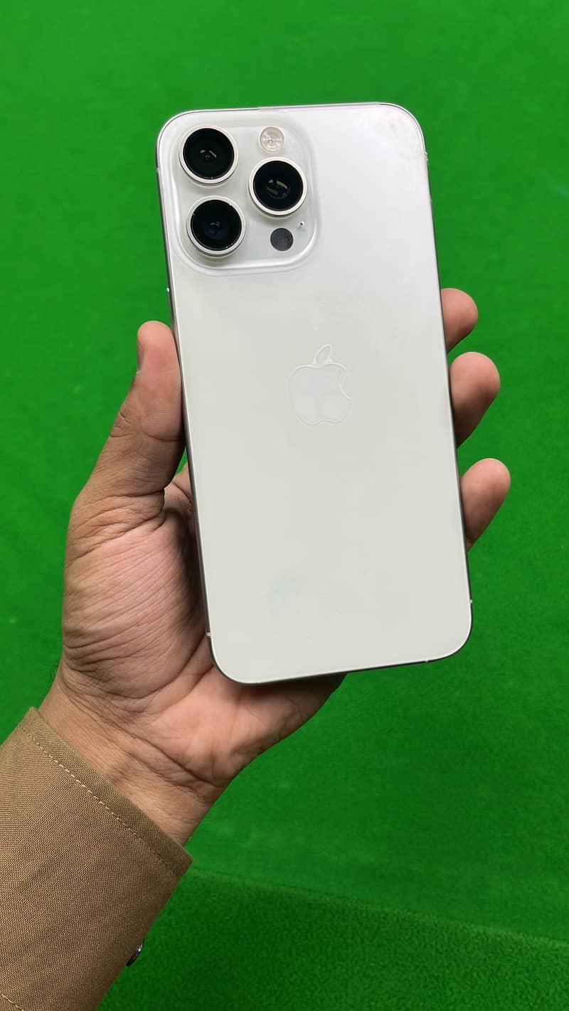 Apple iPhone 15 Pro Max 2