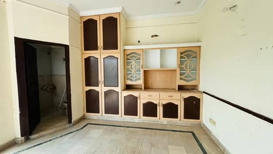 Johar Town 14Marla Independent Upper Portion used For silent Office only 03029529359