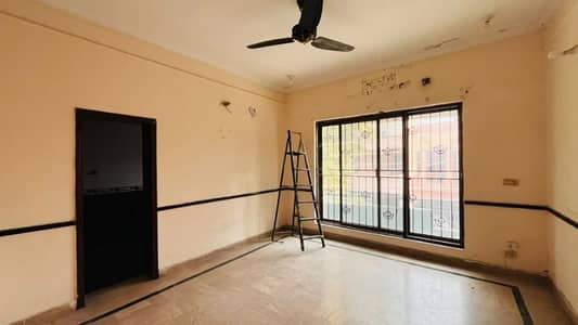 Johar Town 14Marla Independent Upper Portion used For silent Office only 03029529359