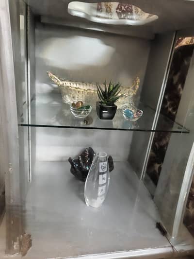 ITs a TV trolley . . . condition is 8/10