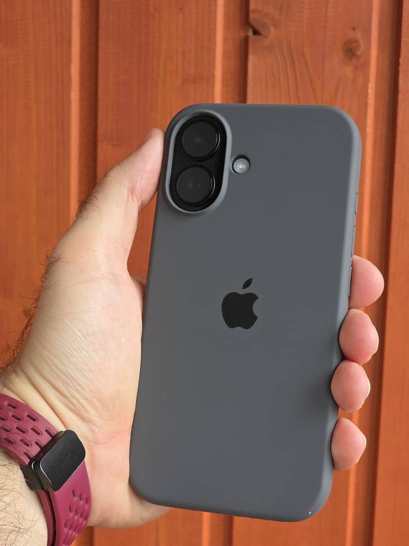 Apple iPhone 16 0