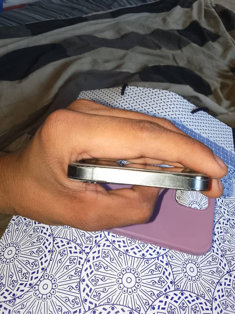 Apple iPhone 12 Pro 1
