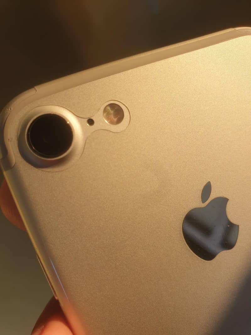 Apple iPhone 7 0