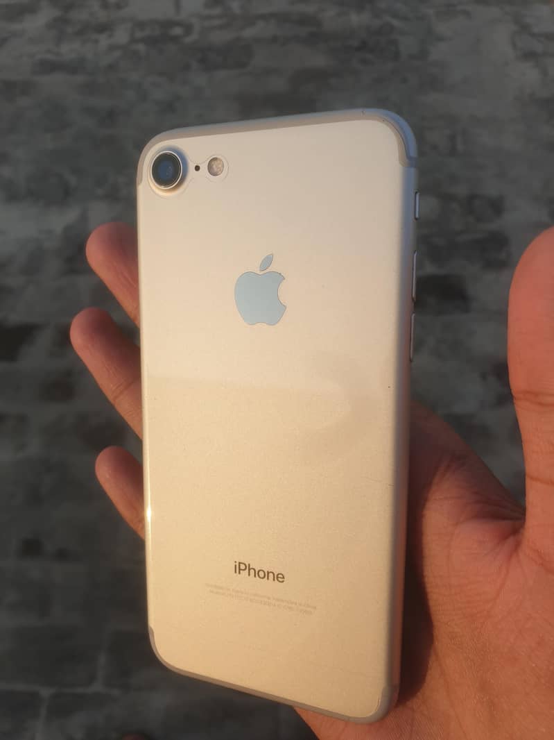 Apple iPhone 7 1