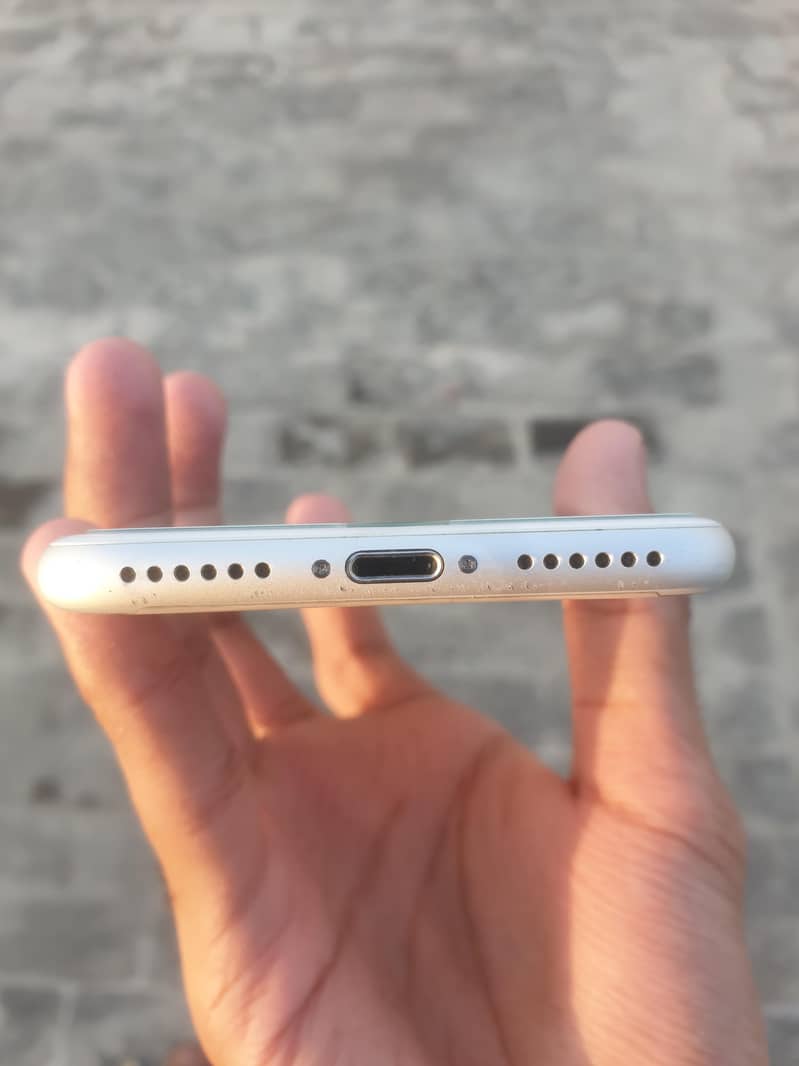 Apple iPhone 7 2