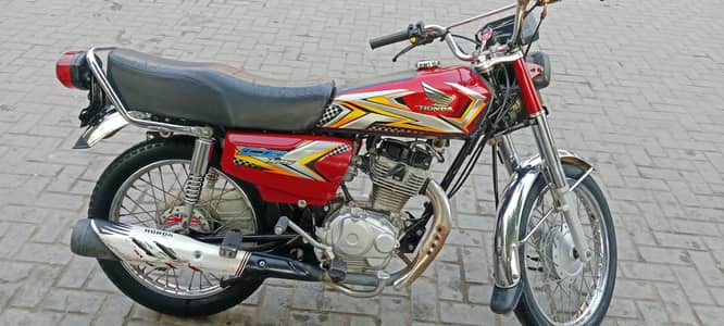 195k fanal hai honda 125 condition 10 by 9 hai koi kam ni hony Wala