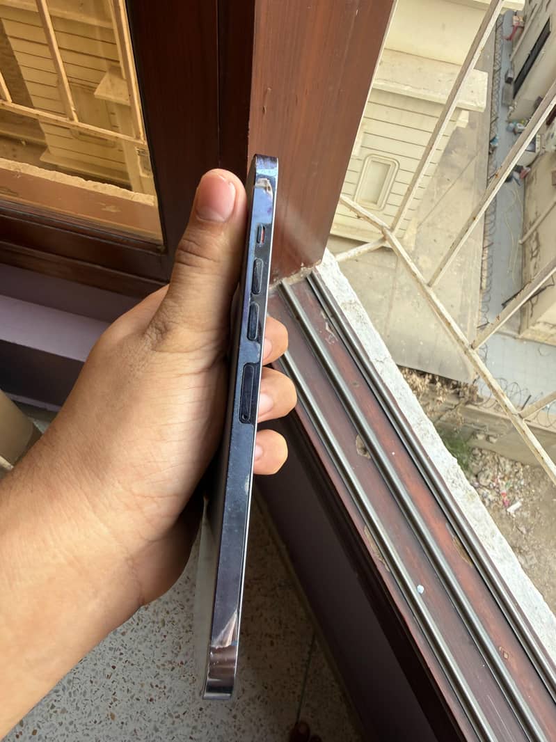 Apple iPhone 13 Pro Max 1